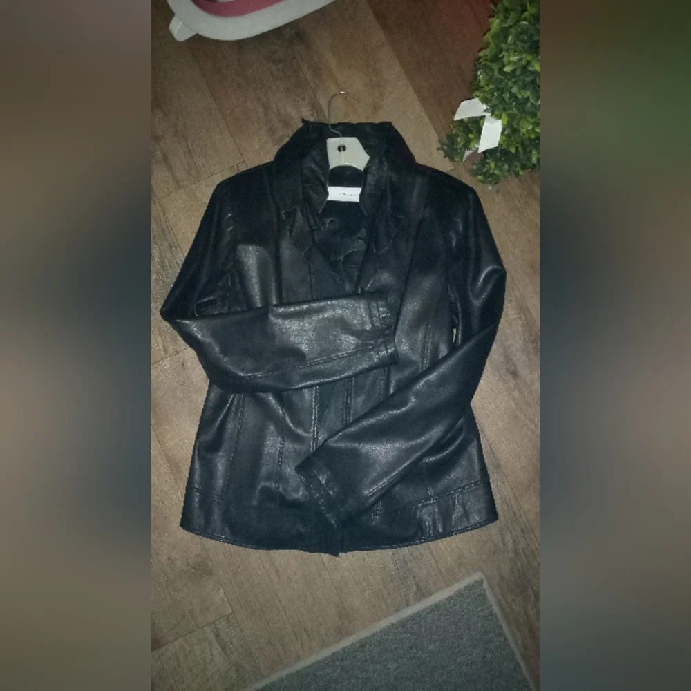 Leather jacket - Picture 1 of 4